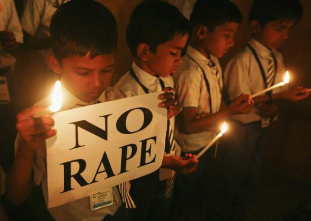 충격적인 성폭행사건 후 길거리에서 시위한 인도 남성들 | 인스티즈