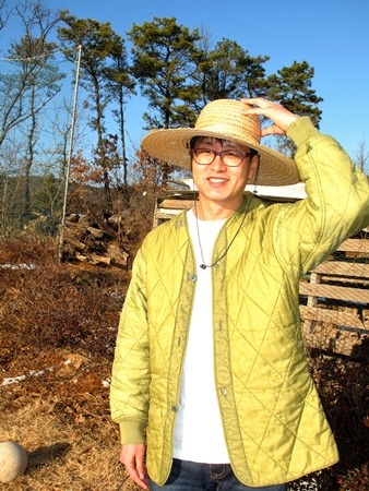 기자들이 인터뷰할때 나이때문에 놀란다는 만화가 | 인스티즈