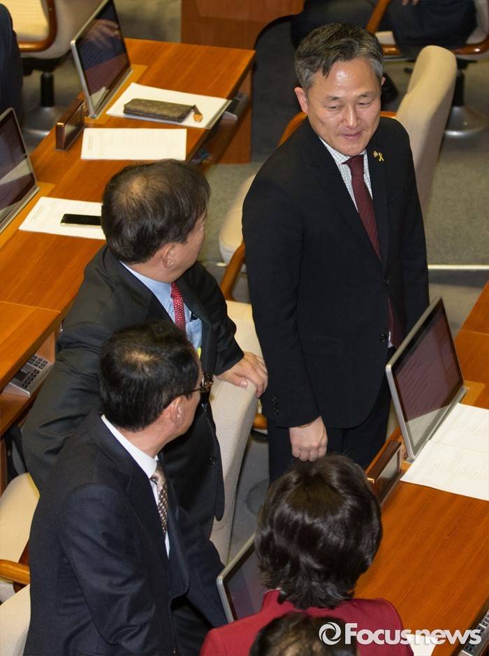 새누리당 찾아간 표창원 의원ㄷㄷㄷㄷ | 인스티즈