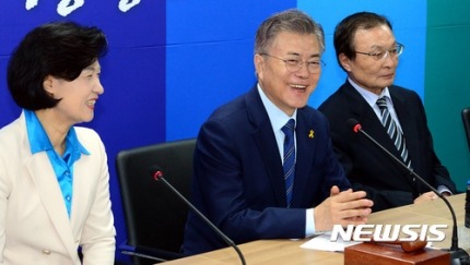 선대위 회의 참석한 문재인 | 인스티즈