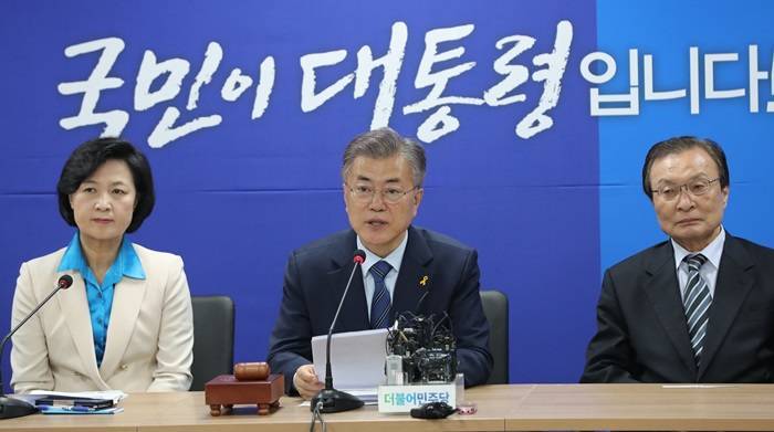 선대위 회의 참석한 문재인 | 인스티즈