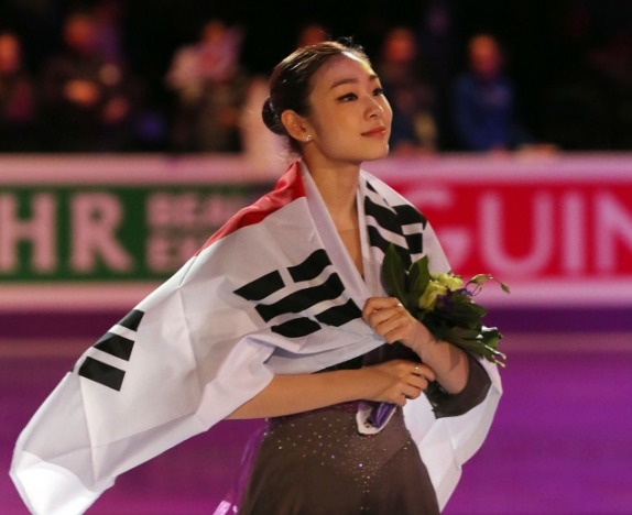 태극기가 잘 어울리는 여자 | 인스티즈