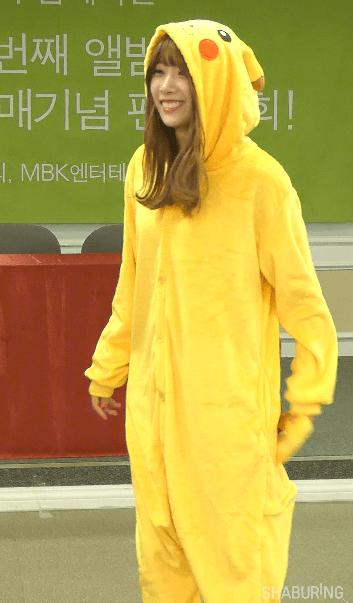 인형 옷 입고 애교 부리는 다이아 | 인스티즈