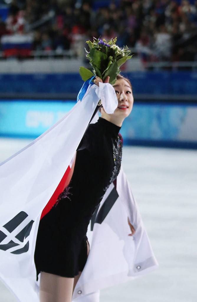 태극기가 잘 어울리는 여자 | 인스티즈