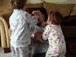 목숨을 잃을뻔한 자식을 잡어낸 아빠의 반사신경 | 인스티즈