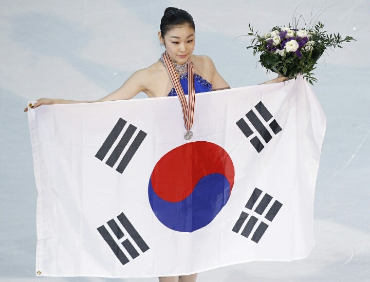 태극기가 잘 어울리는 여자 | 인스티즈