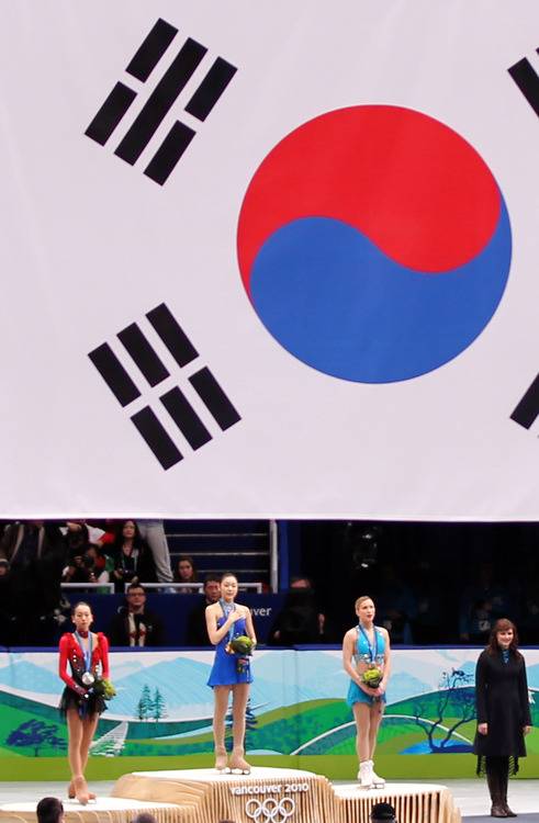 태극기가 잘 어울리는 여자 | 인스티즈