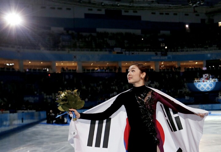 태극기가 잘 어울리는 여자 | 인스티즈