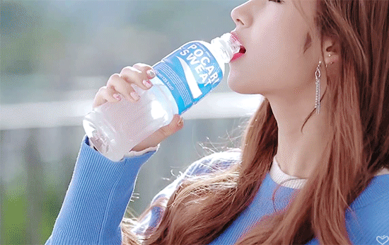 트와이스 맴버들이 포카리 마시는법 | 인스티즈