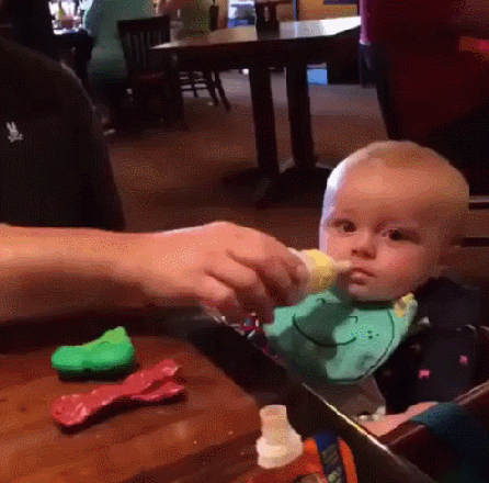 분유 먹이는 아빠 | 인스티즈