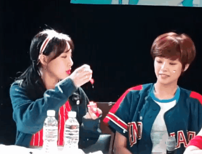 [트와이스] 동생 괴롭히는 철없는 맏언니 ㅋㅋㅋ | 인스티즈