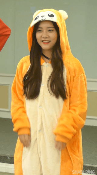 인형 옷 입고 애교 부리는 다이아 | 인스티즈