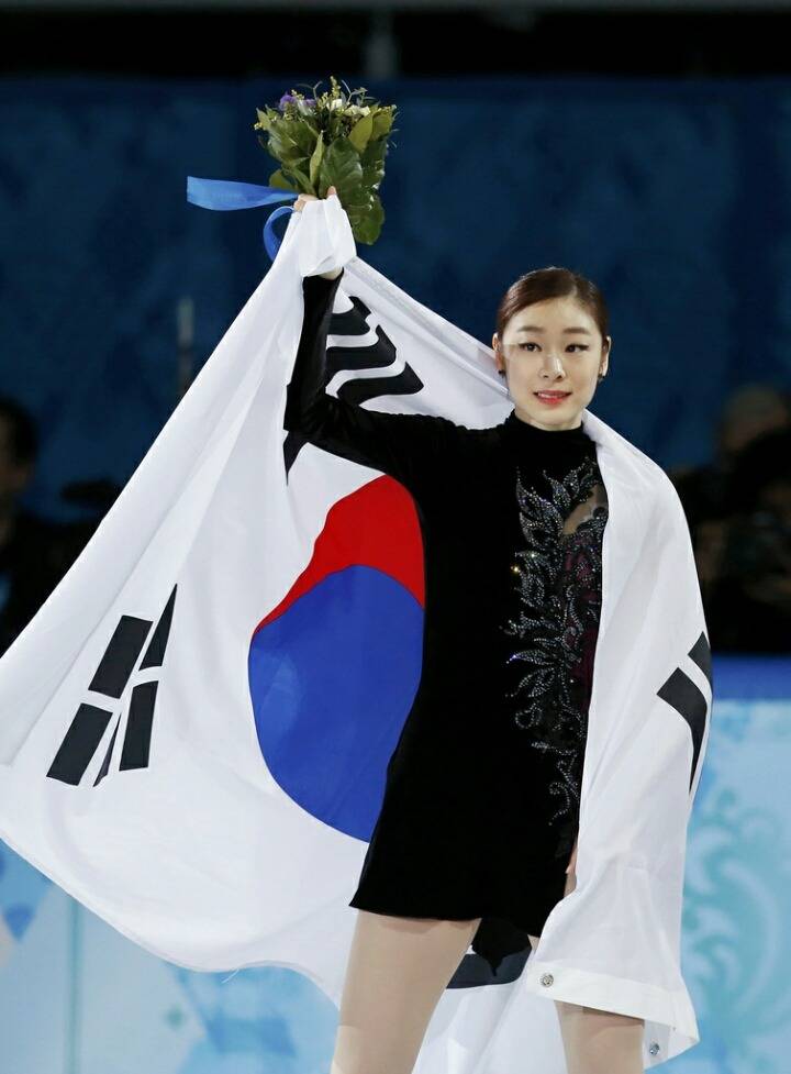 태극기가 잘 어울리는 여자 | 인스티즈