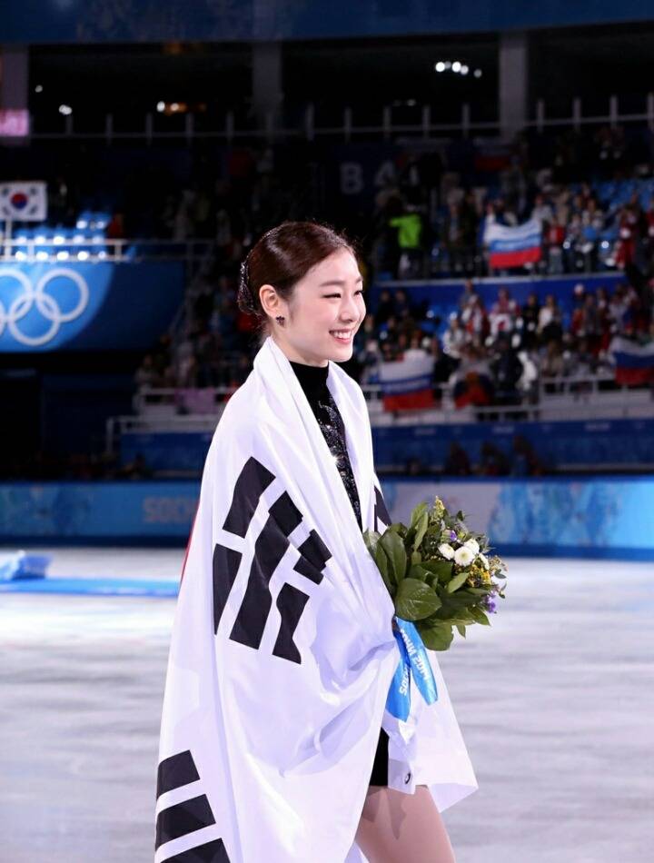 태극기가 잘 어울리는 여자 | 인스티즈