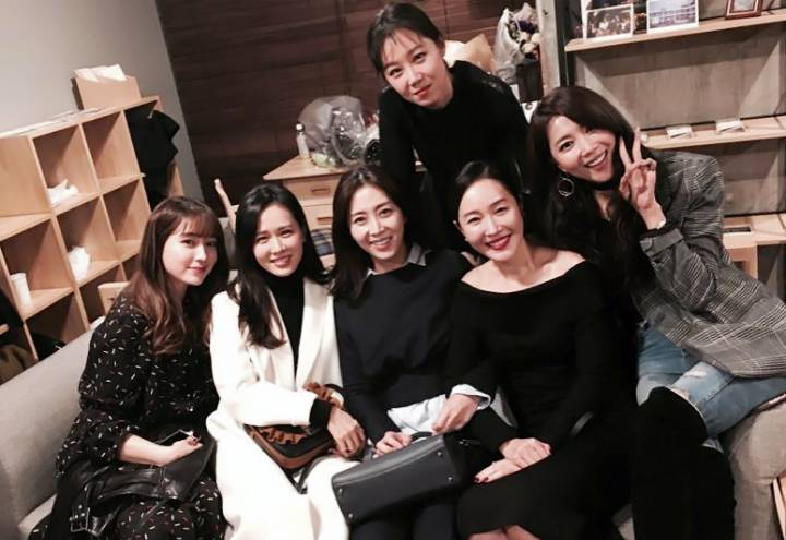 한자리에 모인 손예진 절친 여배우들 | 인스티즈