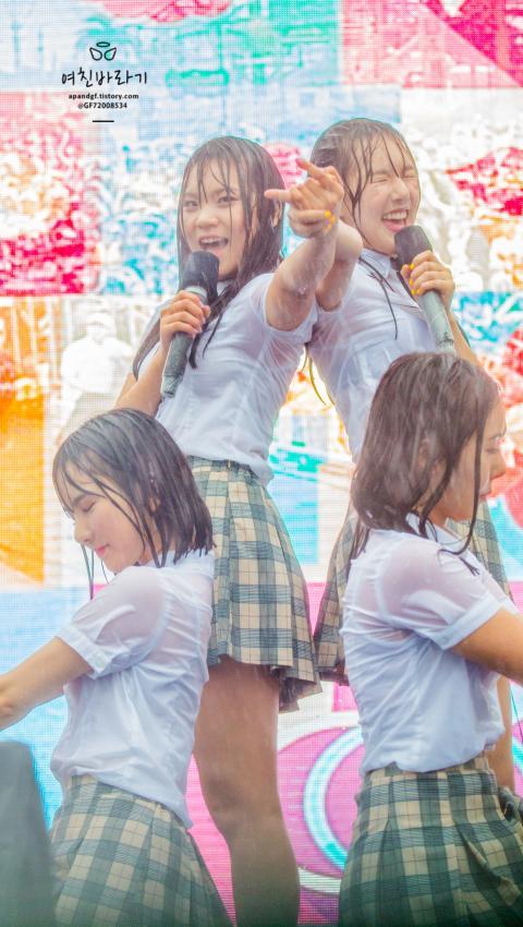 비 오는데 고생하는 걸그룹들.jpg | 인스티즈