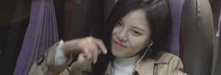 서로 연예인이 되어 동창을 만나는 경우.gif | 인스티즈