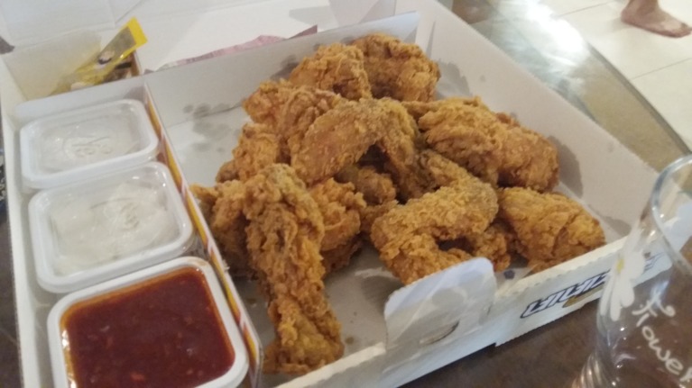 대통령도 울고간 한국산 스턴건 족발 vs 말이필요없는 국민아이돌 치킨 | 인스티즈