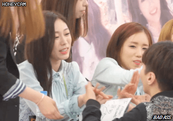 어느 걸그룹 멤버가 팬서비스의 장인이 된 이유.jpgif | 인스티즈