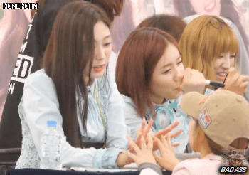 어느 걸그룹 멤버가 팬서비스의 장인이 된 이유.jpgif | 인스티즈