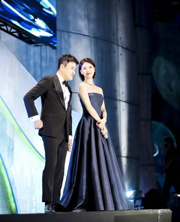 여초에서 진짜 자연스럽다고 올라왔던 붙인머리한 수지 | 인스티즈