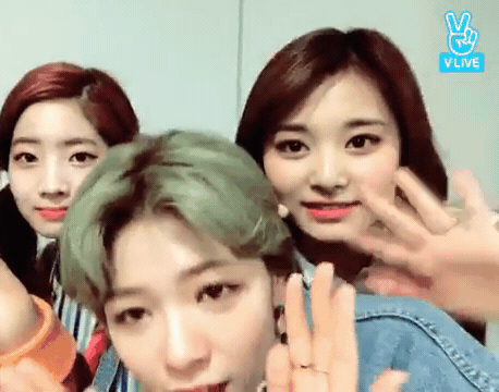 2017년 첫 질서정연한 5:5머리하고 뽀뽀하는 유정연 | 인스티즈