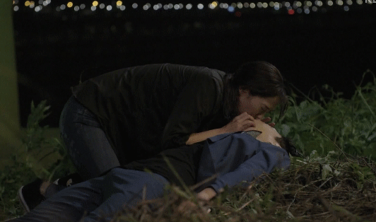 그는 살아있어.gif | 인스티즈