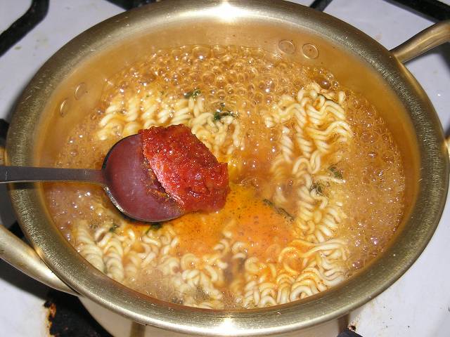 다음 중 라면에 딱 하나만 넣을 수 있다면 넣고 싶은것은? | 인스티즈