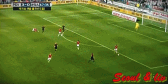 골 넣고 맨유 후배 데파이 등에 업히는 박지성 ㅋㅋㅋㅋ 호감이네 (아약스전) | 인스티즈