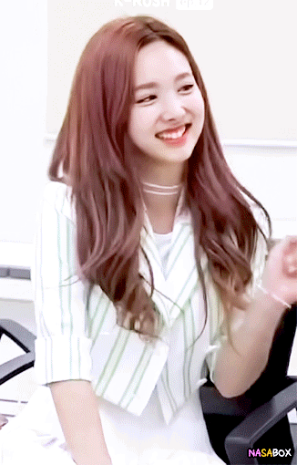 애교부리는 나연.gif | 인스티즈