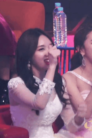 [트와이스] 어제자 가요대제전 엄지척 움짤 | 인스티즈