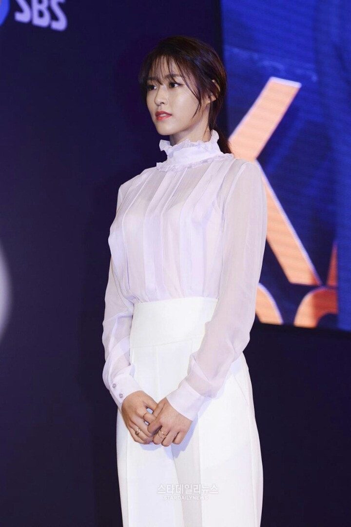 오늘자 설현 | 인스티즈