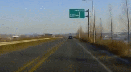 추월한게 너무 기뻐서 도로에서 윈드밀.gif | 인스티즈