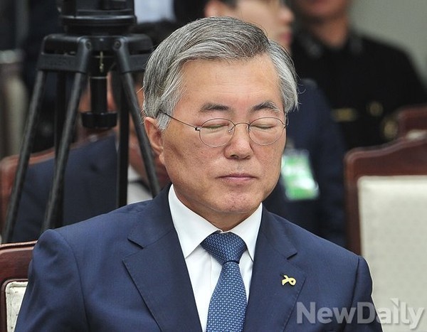 풀 밭에서 벌레한테 쏘였던 대통령님.jpg | 인스티즈