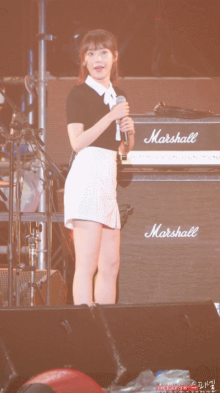 앵콜 기다리는 아이유.gif | 인스티즈