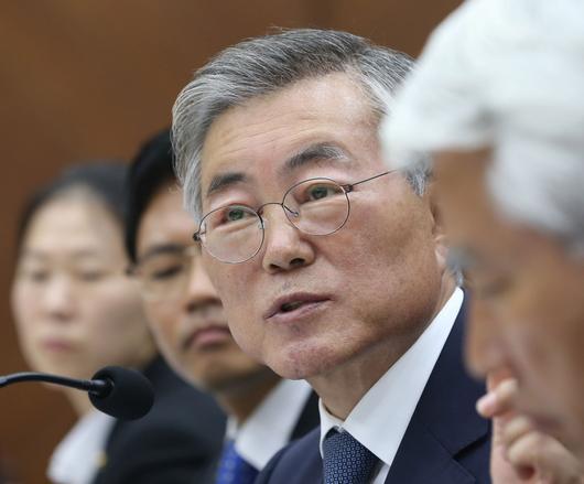 풀 밭에서 벌레한테 쏘였던 대통령님.jpg | 인스티즈