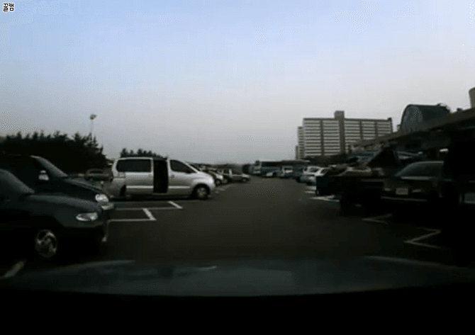 고속도로 휴게소에서 서행하면서 조심해야되는이유... | 인스티즈