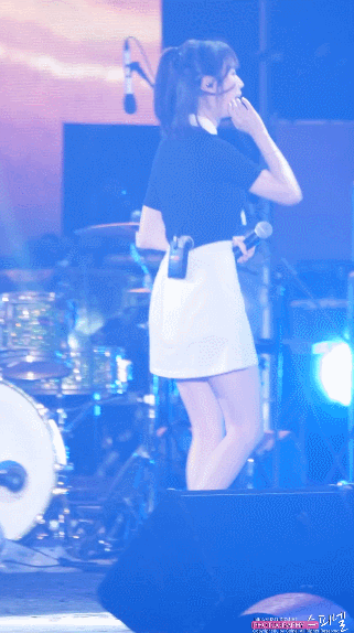 앵콜 기다리는 아이유.gif | 인스티즈