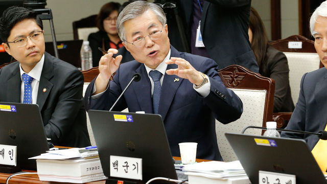 풀 밭에서 벌레한테 쏘였던 대통령님.jpg | 인스티즈