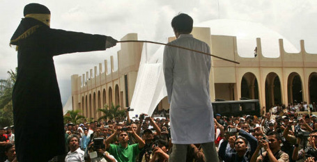 인도네시아 일부지역에서 행하는 형벌.jpg | 인스티즈