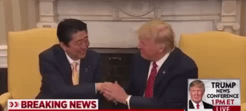 안도하는 아베.gif | 인스티즈