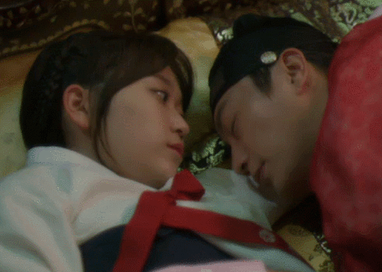 여자 주인공의 귀여움과 사랑스러움에 심쿵해서 정신 못 차리게 되는 드라마 투탑 | 인스티즈