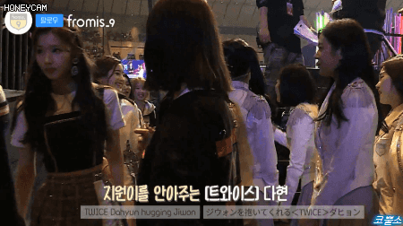 지원을 반겨주는 다현.gif | 인스티즈