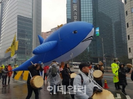 눈맞으면서 시위하는 세월호 유가족들 | 인스티즈