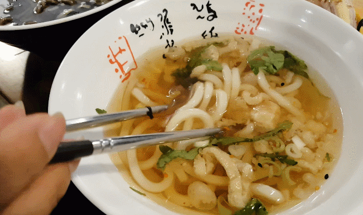 야식하면 분식이지!! 라면 떡볶이 김밥 우동 오뎅꼬치 gif | 인스티즈