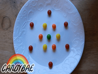 레인보우 스키틀즈에 뜨거운 물을 부으면.gif | 인스티즈