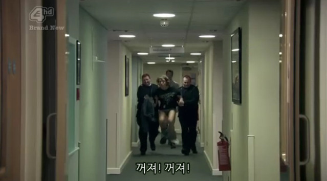 [스킨스] 혼수상태였던 여자친구가 깨어났다 | 인스티즈