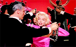 [마릴린먼로] 육감적인 몸매 + 천진난만하고 사랑스러운 얼굴 | 인스티즈