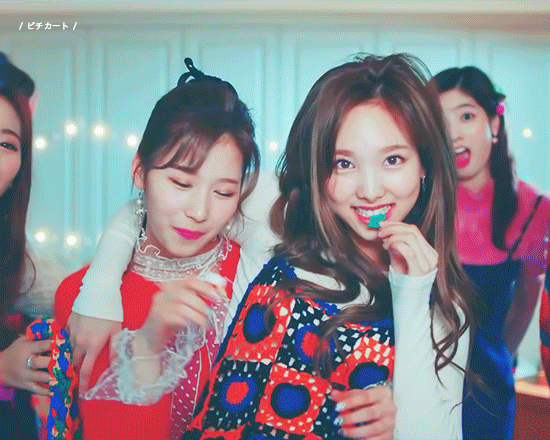 트와이스 Merry & Happy 움짤 | 인스티즈