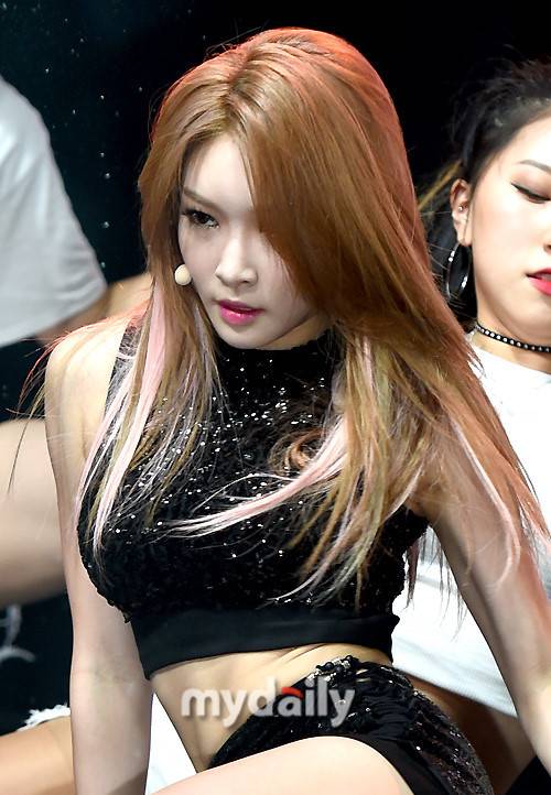 눈빛 하나만큼은 타고난 청하.jpgif | 인스티즈